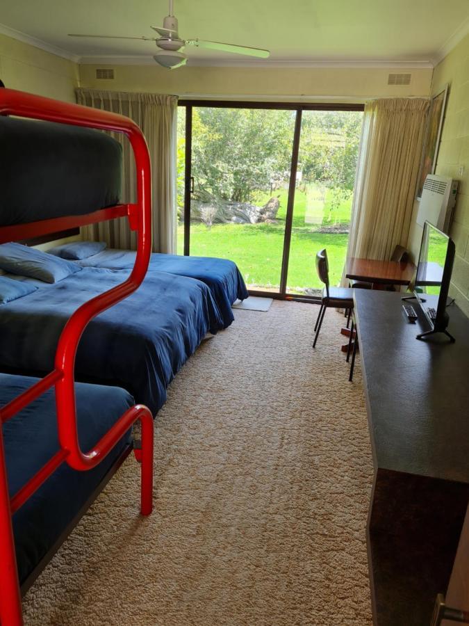 Toora Lodge Motel Buitenkant foto
