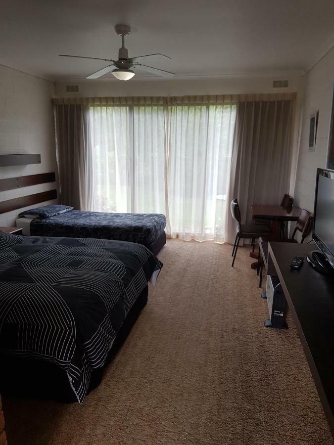 Toora Lodge Motel Buitenkant foto